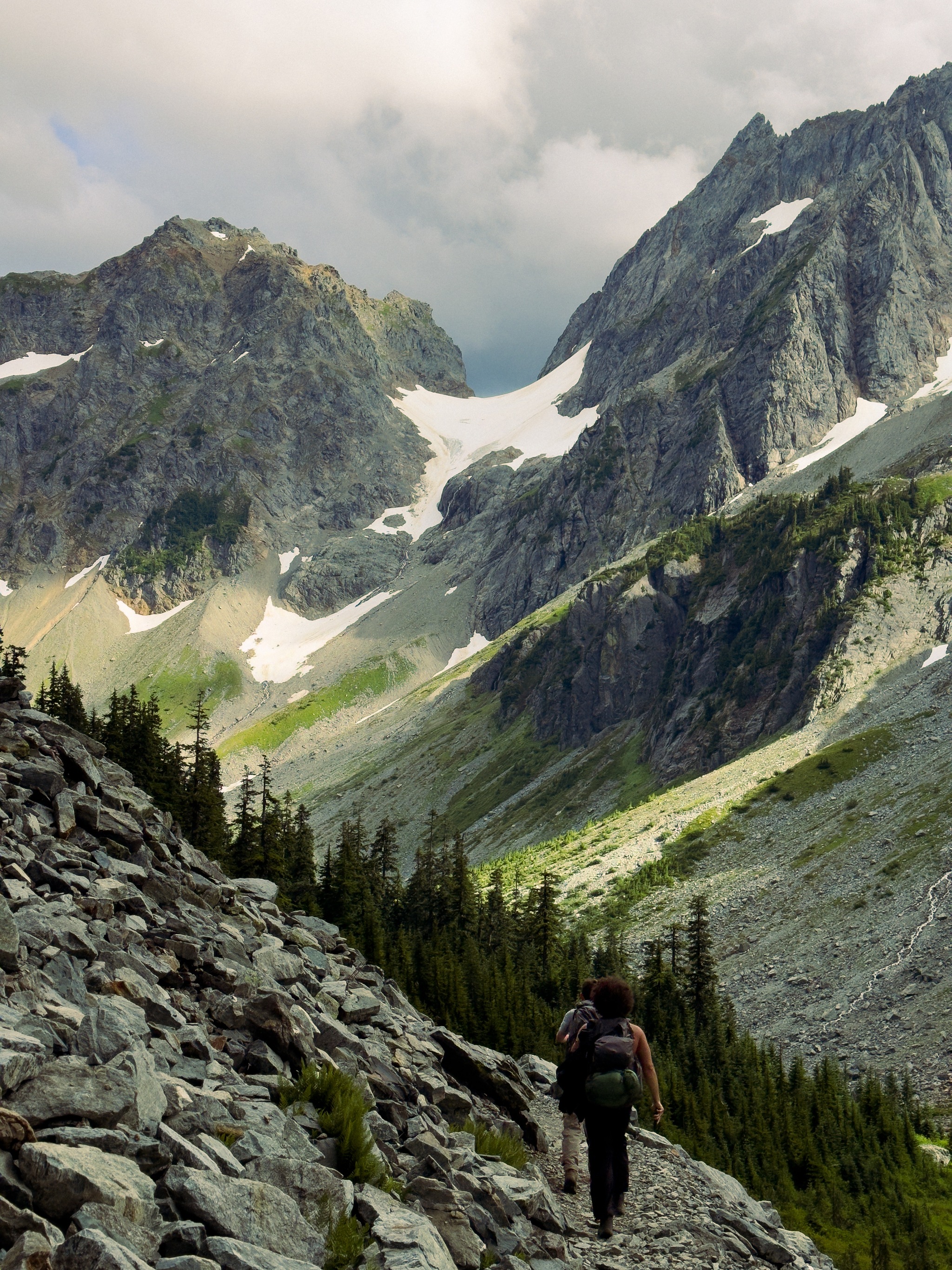 Hiking to the Pelton Basin Campsite